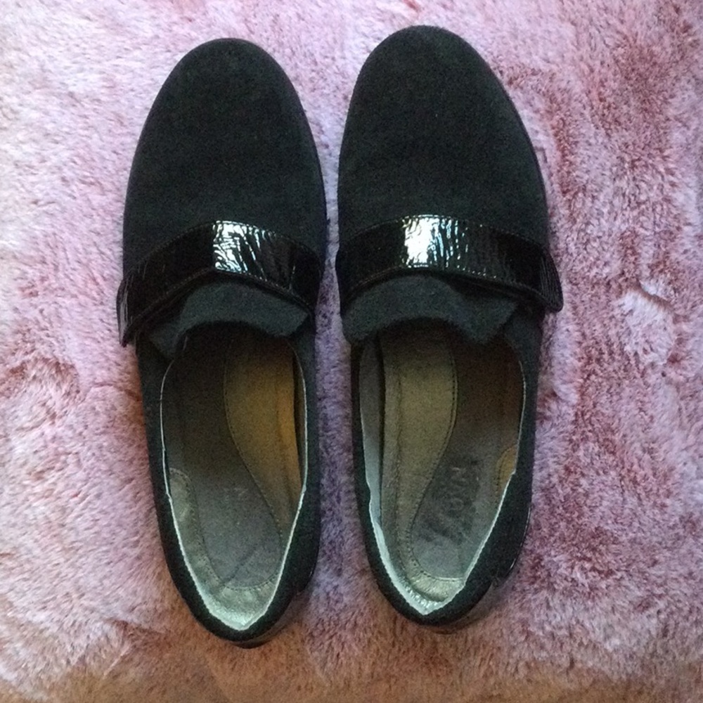 Naot black suede & patent leather shoes. Size 41.